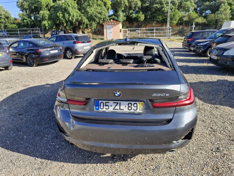 BMW 330e (11)