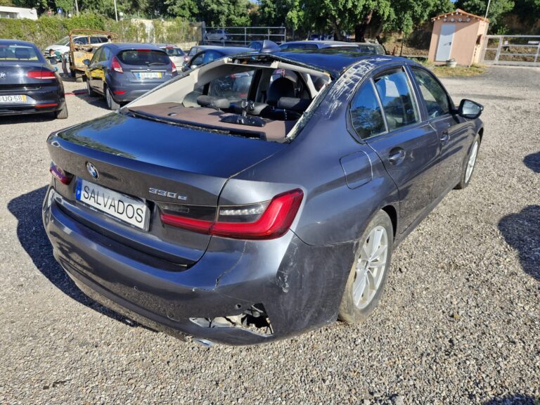 BMW 330e (2)