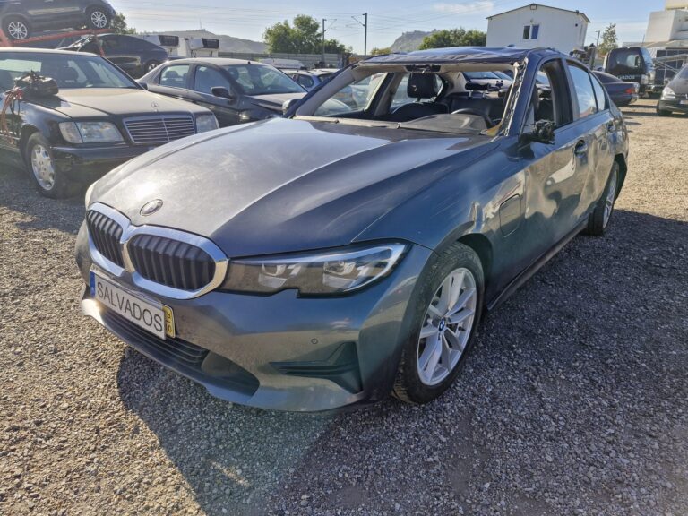 BMW 330e (5)