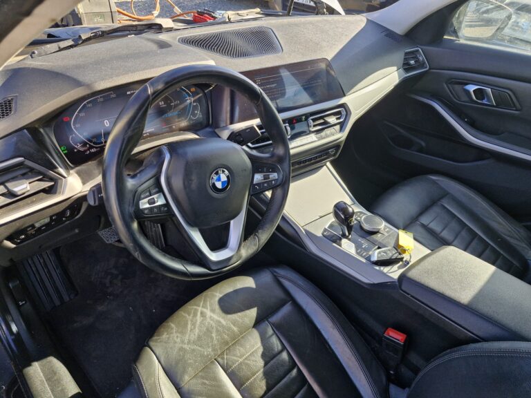 BMW 330e (8)