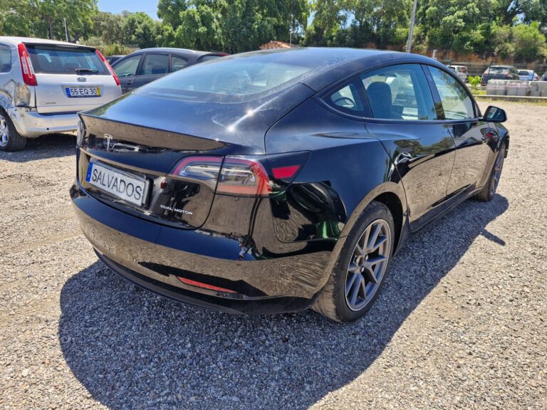 Tesla Model 3 (3)