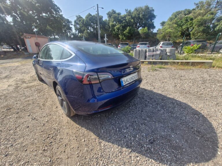 Tesla Model 3 (4)