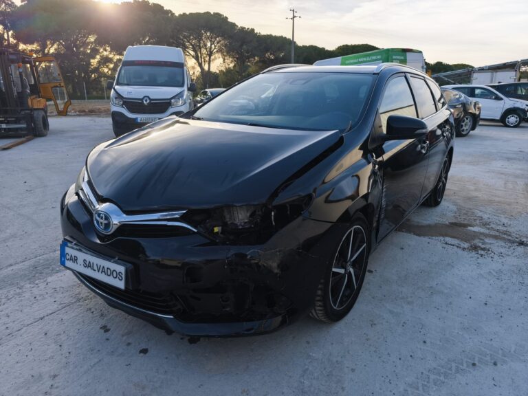 Toyota Auris Hybrid (1)