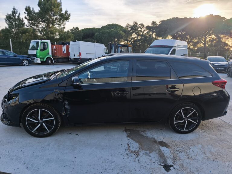 Toyota Auris Hybrid (2)