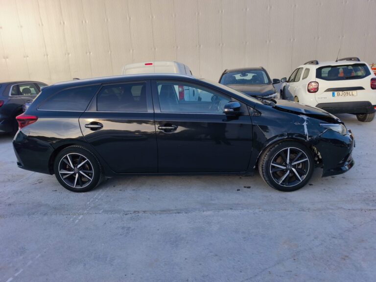 Toyota Auris Hybrid (3)