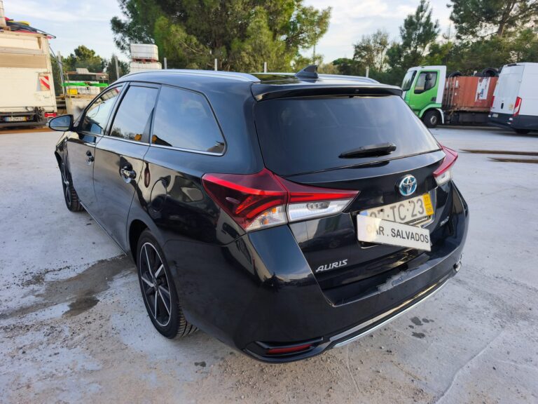 Toyota Auris Hybrid (4)