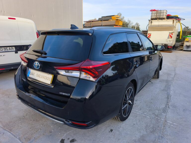 Toyota Auris Hybrid (5)