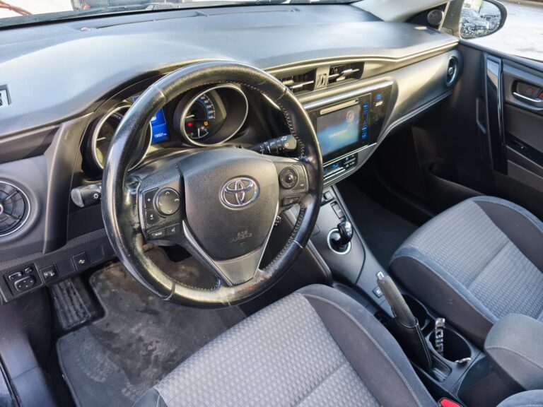 Toyota Auris Hybrid (7)