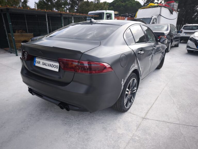 Jaguar XE 2.0 163cv (3)