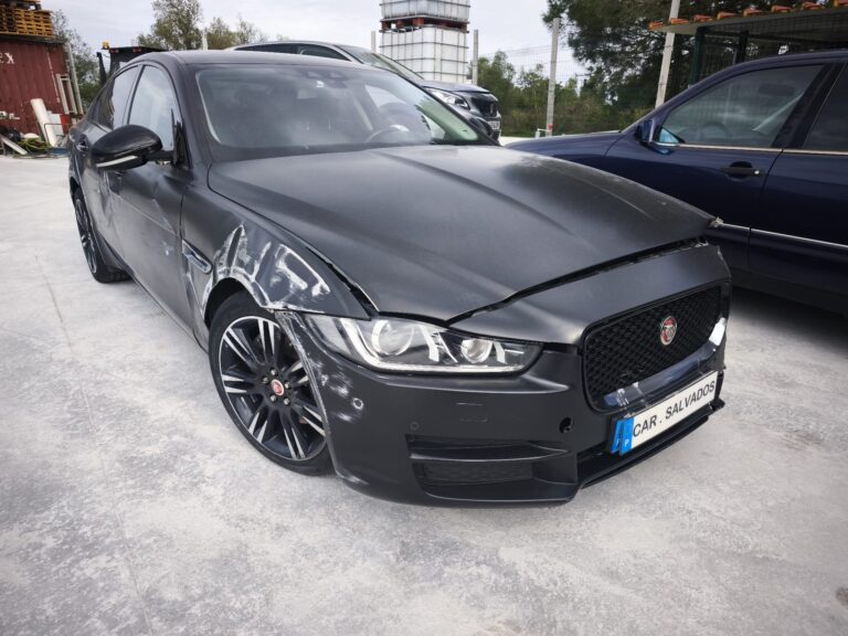 Jaguar XE 2.0 163cv (5)