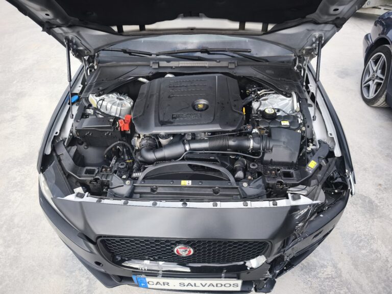 Jaguar XE 2.0 163cv (7)