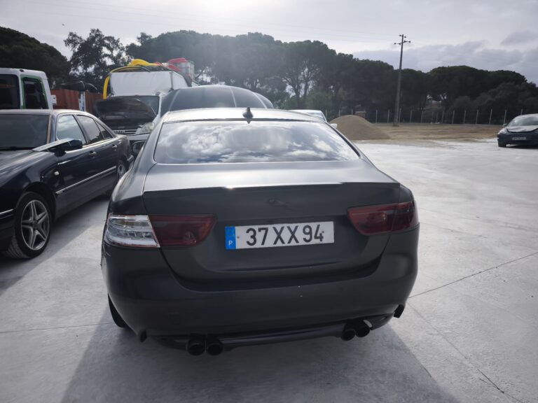 Jaguar XE 2.0 163cv (9)