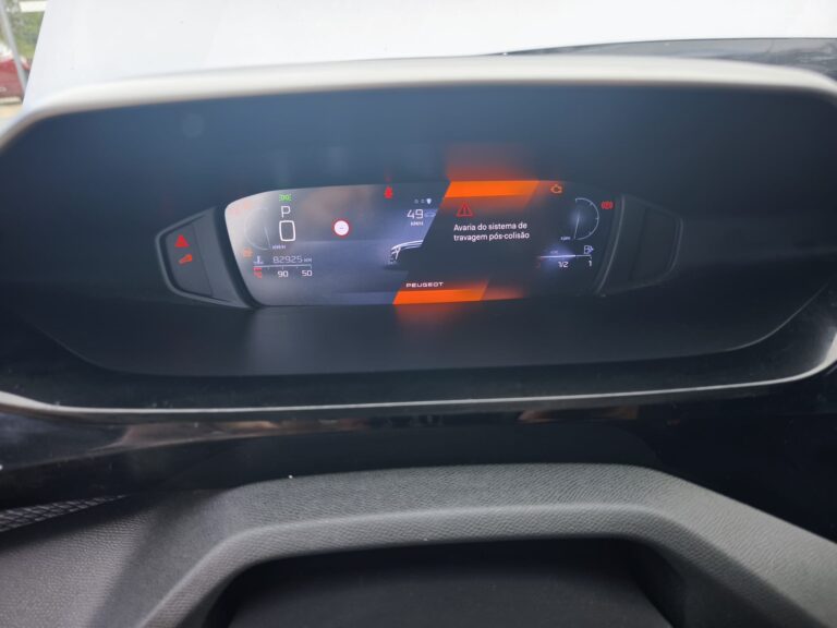 Peugeot 308 1.5 HDi (5)