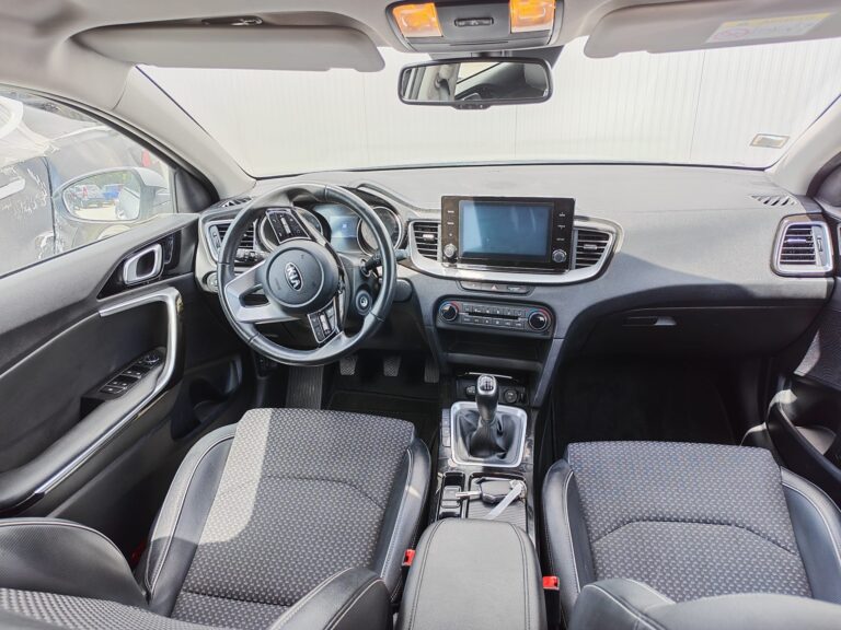 KIA Ceed (7)