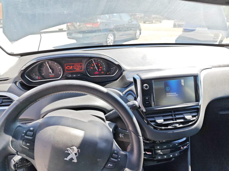 Peugeot 208 1.4 HDi (8)
