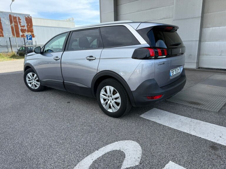 Peugeot 5008 1.5 BlueHDi (1)