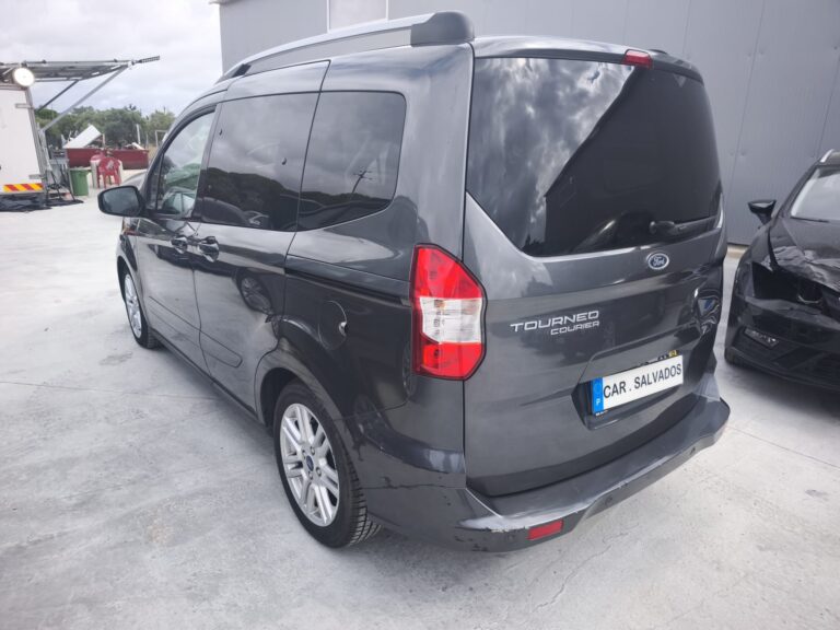 Ford Tourneo Courier 1.0 EcoBoost (10)