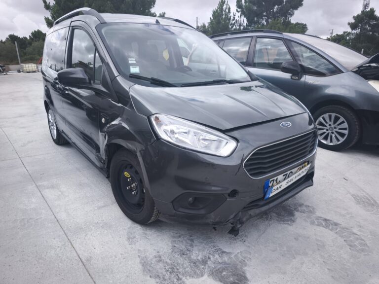 Ford Tourneo Courier 1.0 EcoBoost (4)
