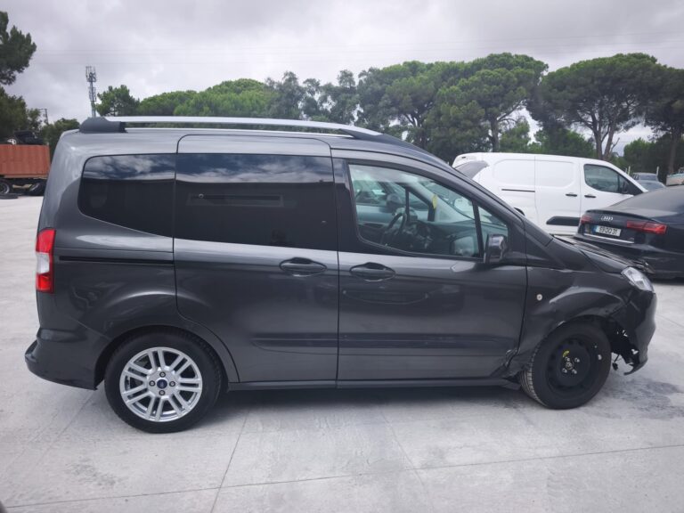 Ford Tourneo Courier 1.0 EcoBoost (9)
