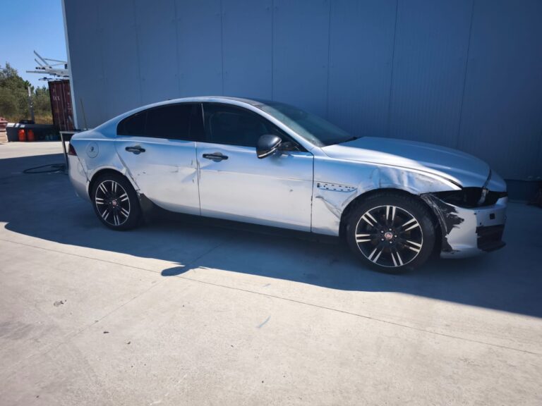 Jaguar XE 2.0 Diesel 163 cv (8)