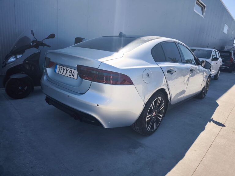 Jaguar XE 2.0 Diesel 163 cv (9)
