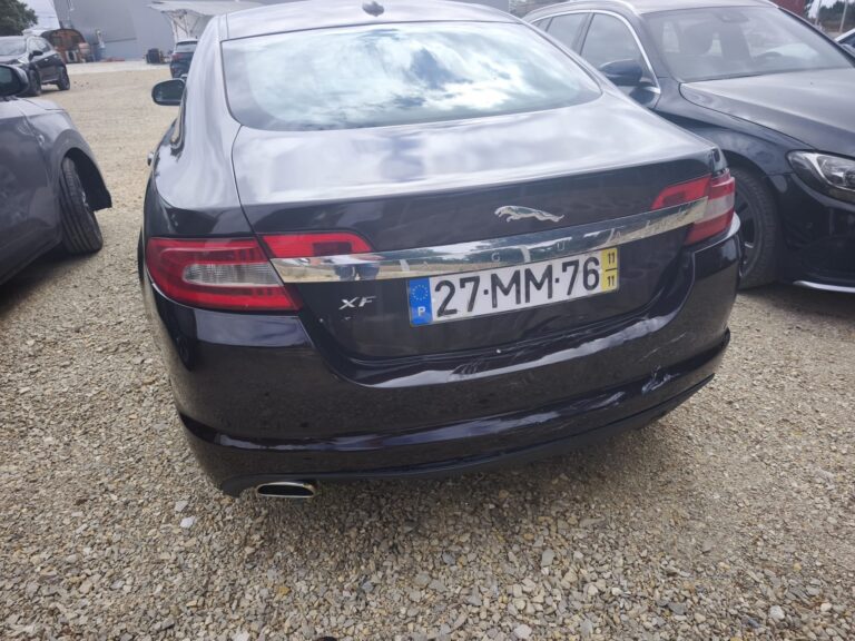 Jaguar XF 3.0D V6 (5)