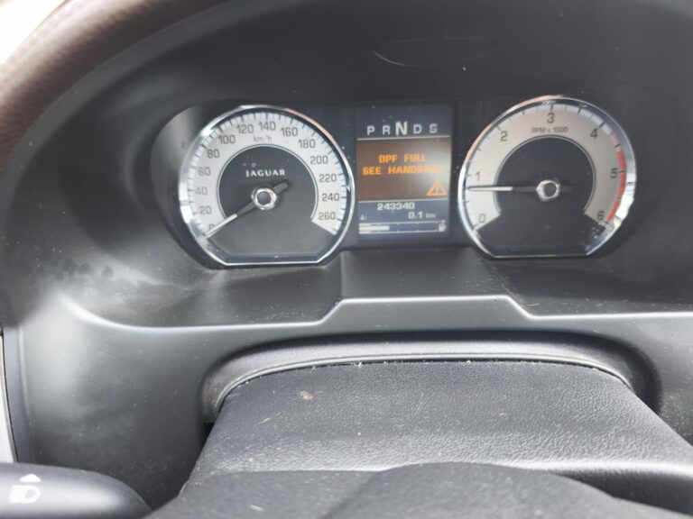Jaguar XF 3.0D V6 (6)
