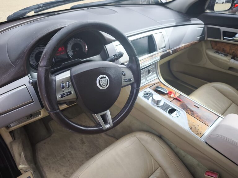 Jaguar XF 3.0D V6 (7)