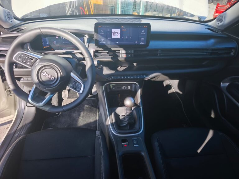 Jeep Avenger 1.2 Turbo 101 cv (8)