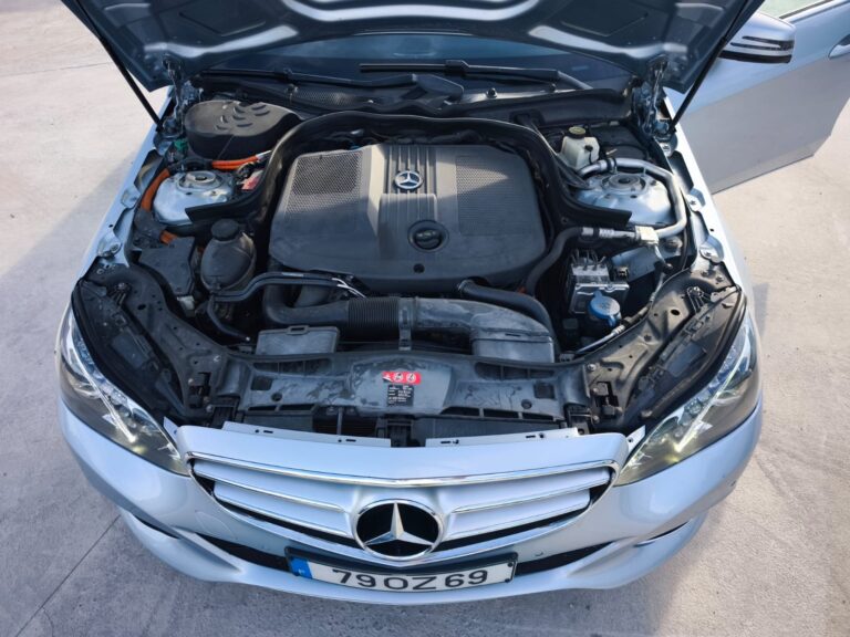 Mercedes-Benz E 300 BlueTEC Hybrid (4)