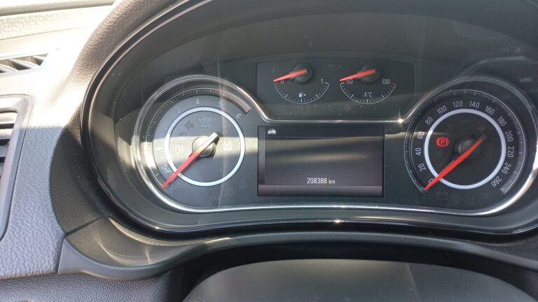 Opel Insignia Sports Tourer 1.6 CDTI 136 cv (4)