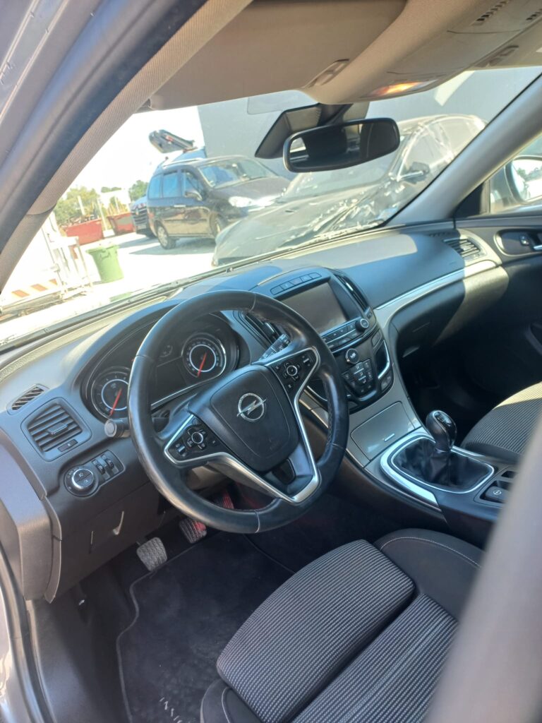 Opel Insignia Sports Tourer 1.6 CDTI 136 cv (6)