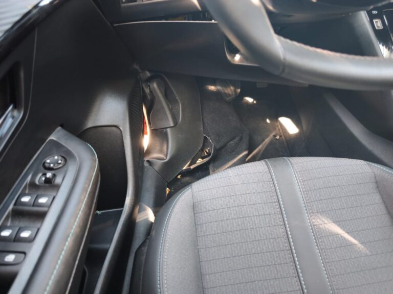 Peugeot 208 1.5 HDi 2023 (4)