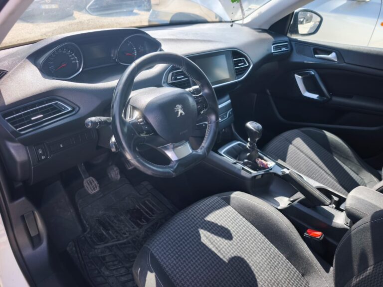 Peugeot 308 1.5 HDi (7)