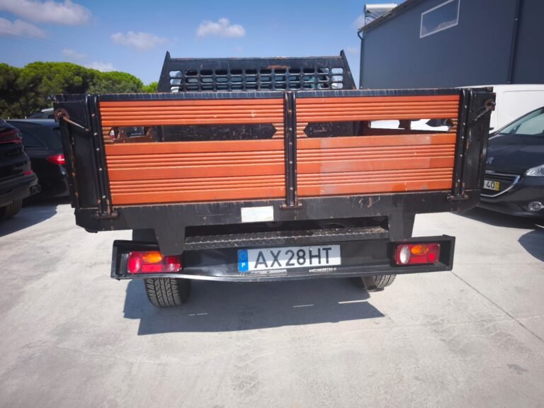 Toyota Hilux 2.4 D-4D (1)