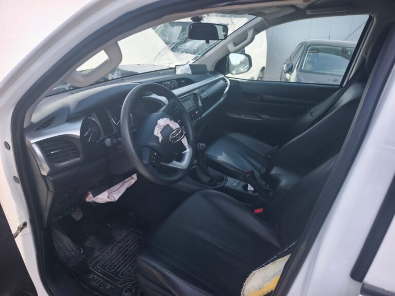 Toyota Hilux 2.4 D-4D (11)