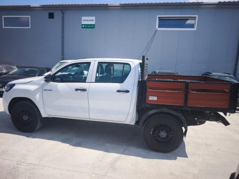 Toyota Hilux 2.4 D-4D (2)