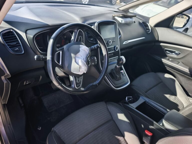 Renault Grand Scénic 1.5 dCi (14)