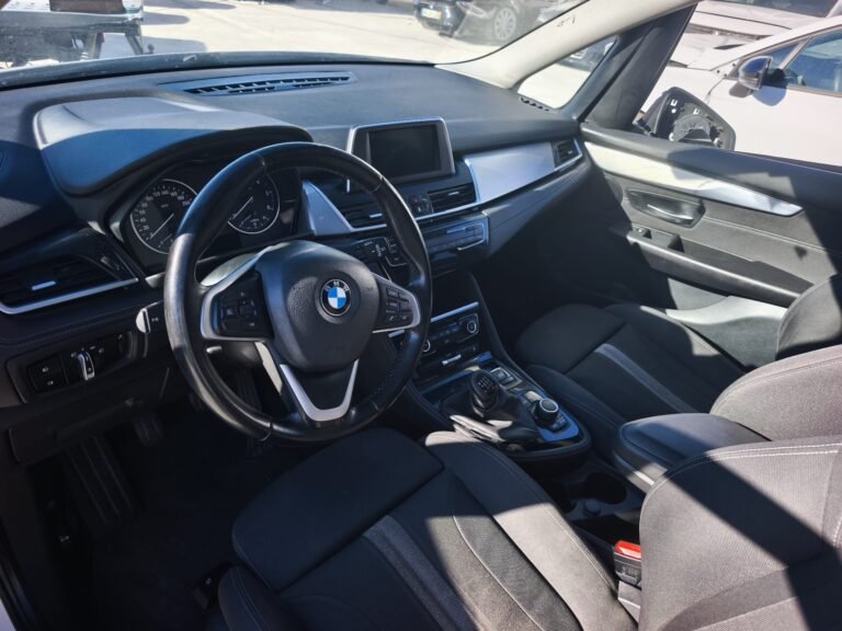 BMW 216d Active Tourer 2017 (5)