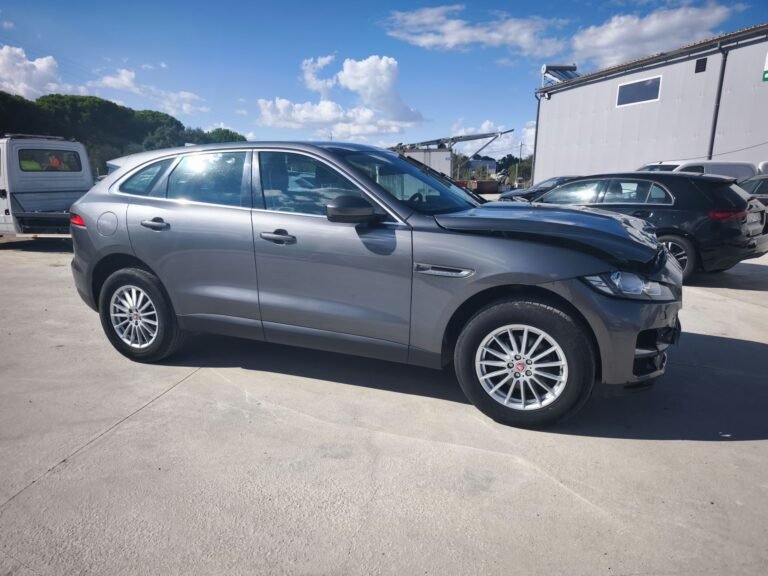 Jaguar F-Pace 2.0 Diesel 180 cv 2017 (5)