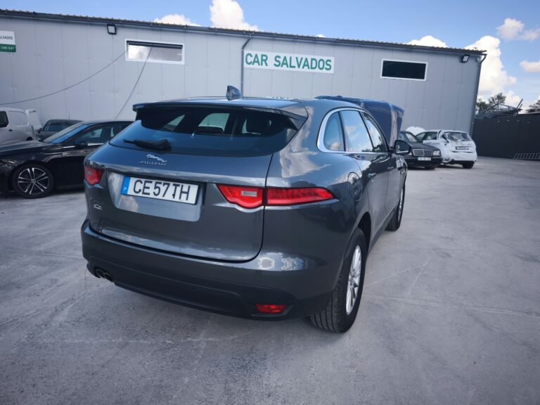 Jaguar F-Pace 2.0 Diesel 180 cv 2017 (9)