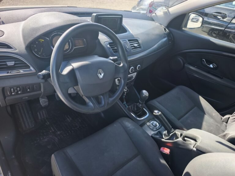 Renault Megane Sport Tourer 1.5 dCi 110 cv 2013 (2)